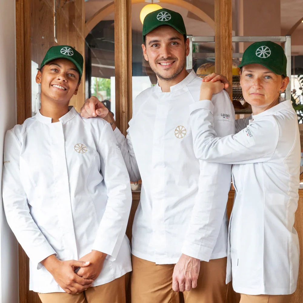 Qué usan hoy las cocinas profesionales: tendencias en uniformes gastronómicos 2026